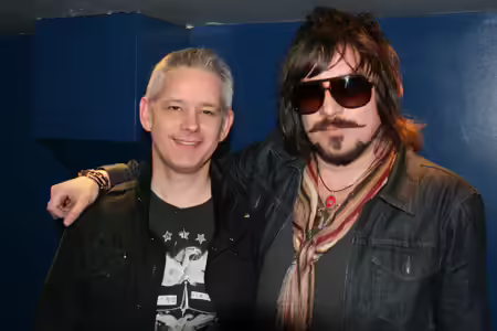 Rival_Sons_(Scott_Holiday)_2012