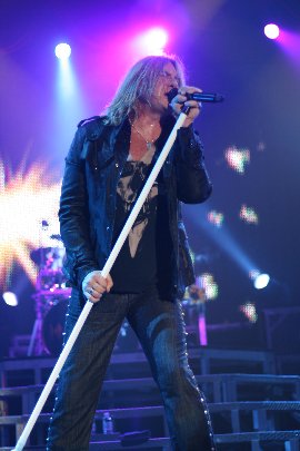 DEF LEPPARD (Live at The Metro Arena, Newcastle, U.K., June 24, 2008)