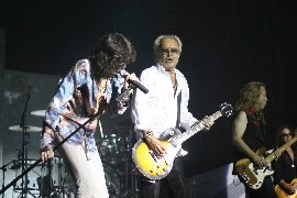 FOREIGNER (Live at The City Hall, Newcastle, U.K., November 10, 2007) FOREIGNER (Live at The City Hall, Newcastle, U.K., November 10, 2007)