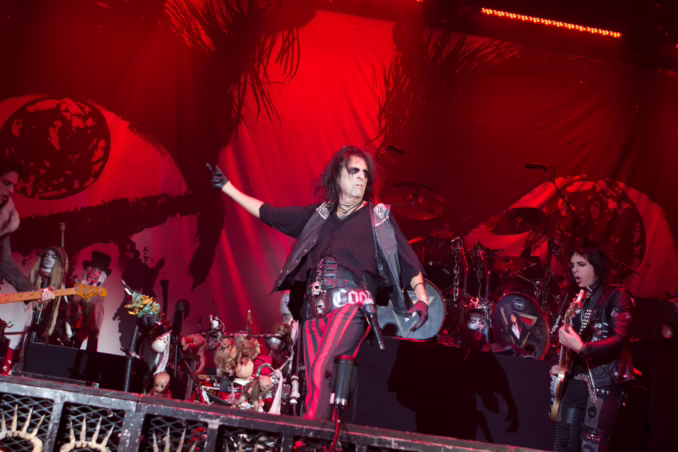 ALICE COOPER (Live at Metro Radio Arena, Newcastle, U.K., November 2, 2015) ALICE COOPER (Live at Metro Radio Arena, Newcastle, U.K., November 2, 2015)