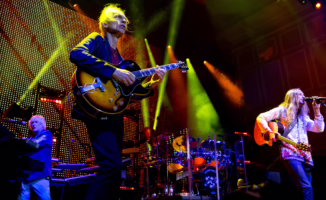 YES (Live at The City Hall, Newcastle, U.K., April 29, 2016)