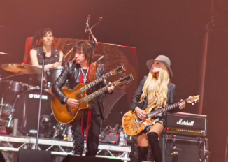 RICHIE SAMBORA & ORIANTHI (Live at The Metro Radio Arena, Newcastle, U.K., October 27, 2016)